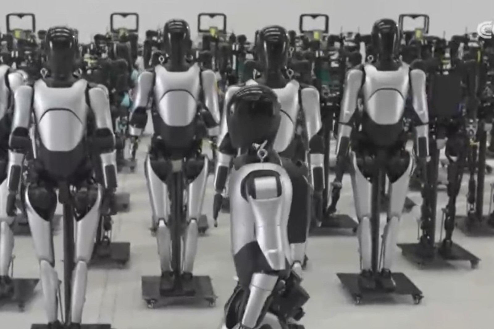 央视报道！揭秘k8凯发机器人量产超级工厂